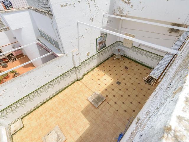 Casa en venta en Palma de Gandía. Casa esquinera con gran patio, terraza y garaje en Palma de Gandia. Casas Palma de.