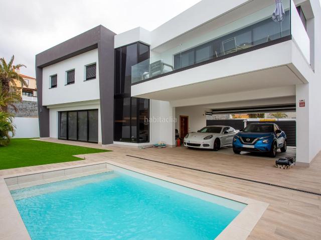 Casa en venta en Palmas de Gran Canaria Las, Tafira. Villa Moderna y Galardonada en Tafira. Casas Palmas de Gran Canaria.