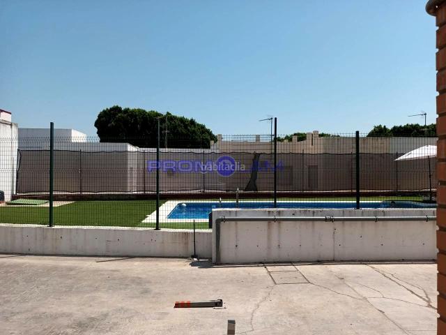 Casa en venta en Palomares del Río. ADOSADA EN RENTABILIDAD PALOMARES DEL RIO. Casas Palomares del.