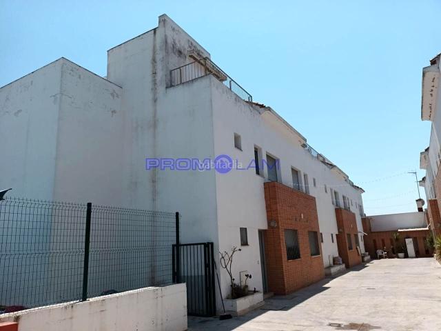 Casa en venta en Palomares del Río. ADOSADA EN RENTABILIDAD PALOMARES DEL RIO. Casas Palomares del.