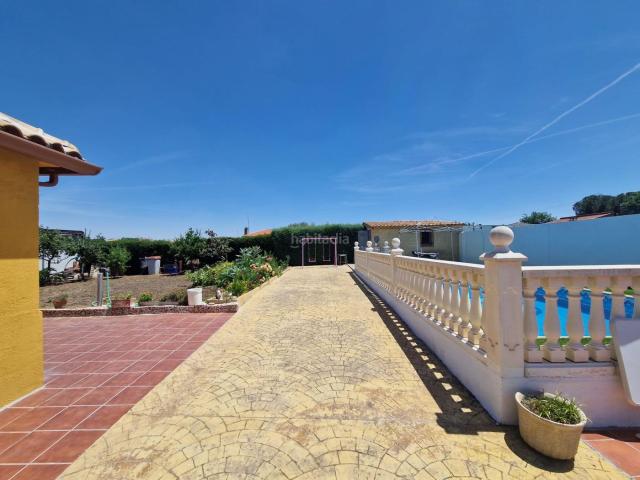 Casa en venta en Palomeque. AOC VENDE EN EXCLUSIVA CASA INDEPENDIENTE EN UNA PLANTA, 3 HAB, 1 BAÑO, CHIMENEA Y PISCINA. Casas.