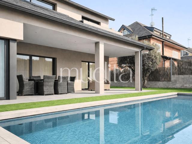 Casa en venta en Palau solità i Plegamans. Arquitectura, luz y amplitud a pocos minutos de Barcelona. Casas Palau solità i.