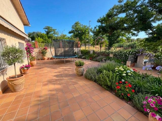 Casa en venta en Palau solità i Plegamans. CASA CUATRO VIENTOS CON DOS VIVIENDAS INDEPENDIENTE ACCESOS PROPIOS GRAN JARDIN. Casas Palau solità i.