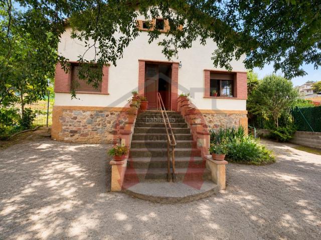 Casa en venta en Palau solità i Plegamans. OPORTUNIDAD ! CASA CON GRAN POTENCIAL EN PLENO CENTRO DE PALAU. Casas Palau solità i.