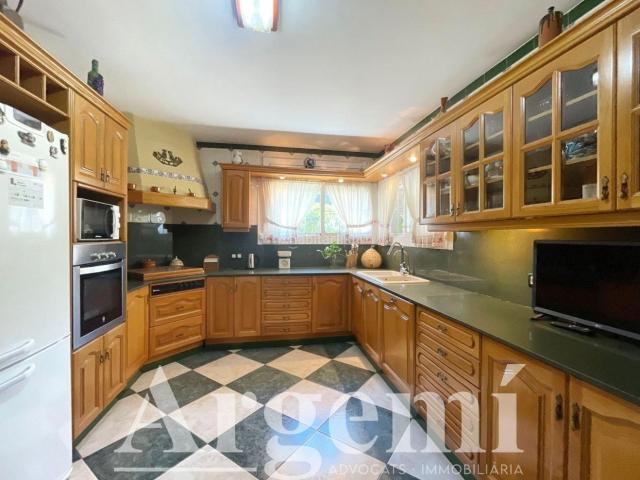Casa en venta en Palau solità i Plegamans. Casa en venta perfecta para dos familias. Casas Palau solità i.