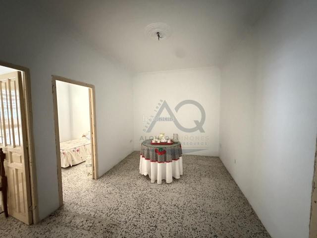 Casa en venta en Palacios y Villafranca Los. Vivienda con Cochera en zona de Almazara. Casas Palacios y Villafranca.