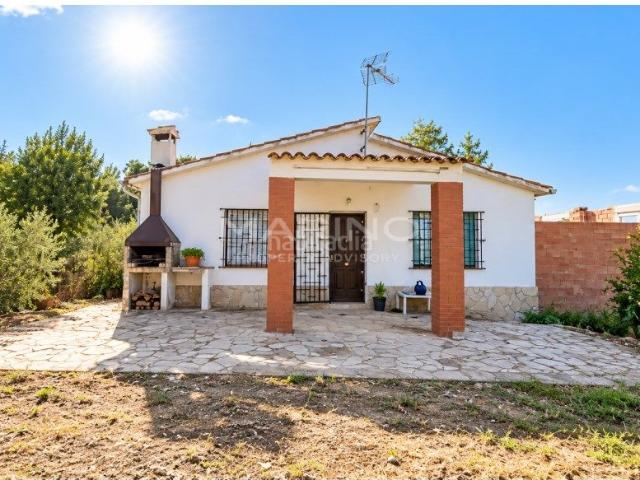 Casa en venta en Palafolls. Casa independiente con parcela de 554 m y proyecto de ampliación en Palafolls. Casas.