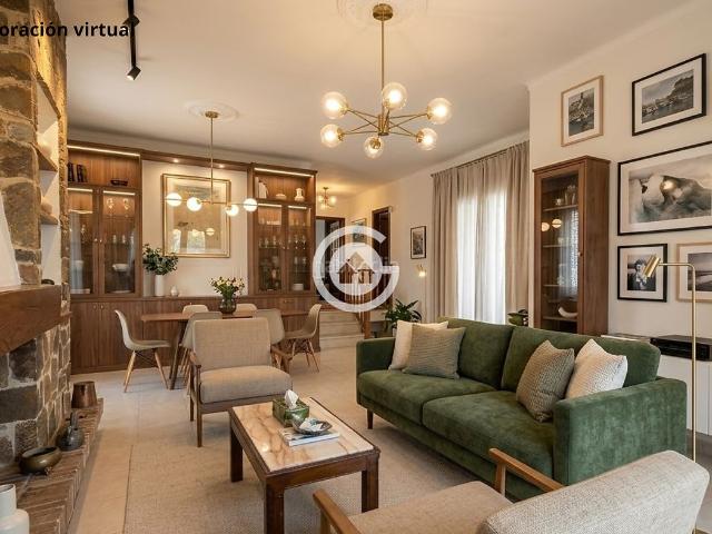 Casa en venta en Palafrugell, Centre Costa Brava. Casa adosada con jardín privado y gran potencial en el centro de Palafrugell. Casas.