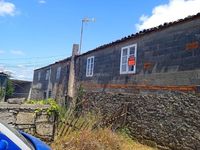 Casa en venta en Palas de Rei. Se vende casa semirestaurada en Palas de Rei. Casas Palas de.