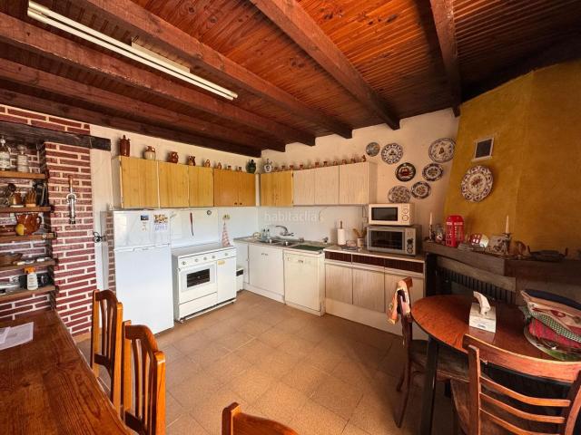 Casa en venta en Palencia, Allende el Río. CASA DE DOS PLANTAS CON 7 DORMITORIOS Y GARAJE DE 67 M². Casas.