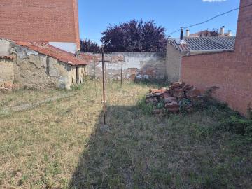 Casa en venta en Palencia, El Cristo. UNIPAL vende CASA en el CRISTO para reformar con TRES HABITACIONES, BAÑO con PLATO de DUCHA y un PATIO maravilloso. Casas.