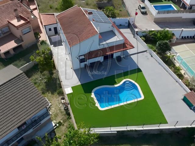 Casa en venta en Pallaresos Els. Casa unifamiliar Reformada en Urb Hostalets de Pallaresos. Casas Pallaresos.