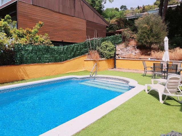 Casa en venta en Pallejà. Casa unifamiliar con piscina y parcela de 742 m² en Fontpineda Pallejà. Casas.
