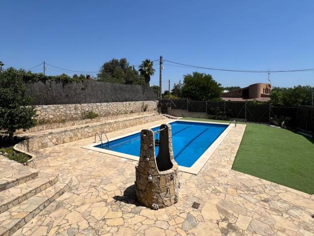 Casa en venta en Pallejà. Casa de 604m2 en Fontpineda, Pallejà. Casas.