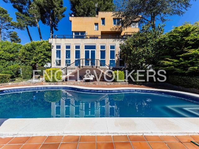 Casa en venta en Pallejà. Exclusiva Villa de 700 m con Vistas Panorámicas en Pallejà. Casas.