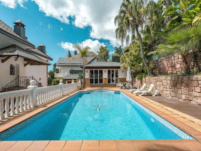 Casa en venta en Pallejà. Villa de lujo con jardín y piscina en Fontpineda. Casas.