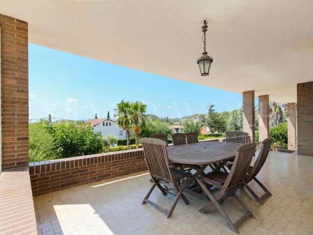 Casa en venta en Pallejà. VISTAS DESPEJADAS. Casas.