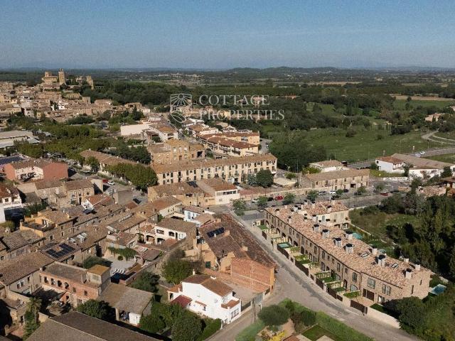 Casa en venta en Pals Costa Brava. Casa de lujo de obra nueva con piscina en venta en Pals, Baix Empordà, Girona. Casas.