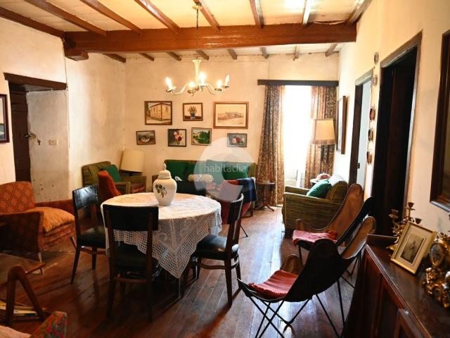 Casa en venta en Pantón. Vivienda rustica emplazada en la ribeira sacra, Ferreira de Paton. hace esquina a dos calles, contruccion de piedra, excelente opo. Casas.