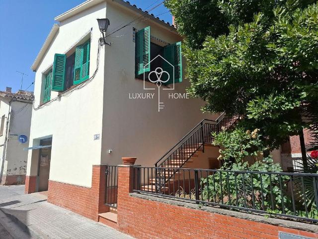 Casa en venta en pasaje, Begues, de 162 m² 3 habitaciones por 510.000