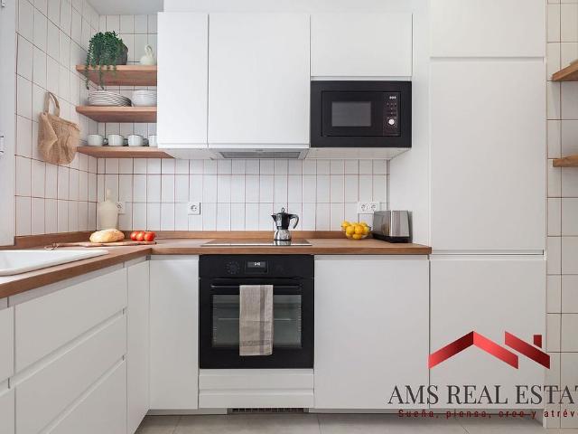 Chalet en venta en pasaje Del Dipòsit, Barcelona, de 100 m² 4 habitaciones por 565.000