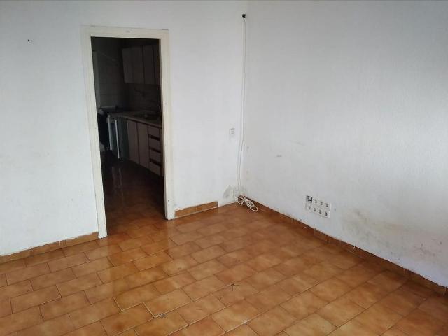 Casa pareada en venta en pasaje Lleida, Montcada i Reixac, de 64 m² 3 habitaciones por 89.200