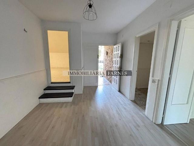 Casa en venta en paseo Circumval·Lacio, Caldes de Montbui, de 250 m² 4 habitaciones por 430.000