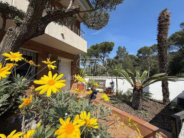 Casa en venta en paseo De Santa Bàrbara, Blanes, de 278 m² 5 habitaciones por 599.000