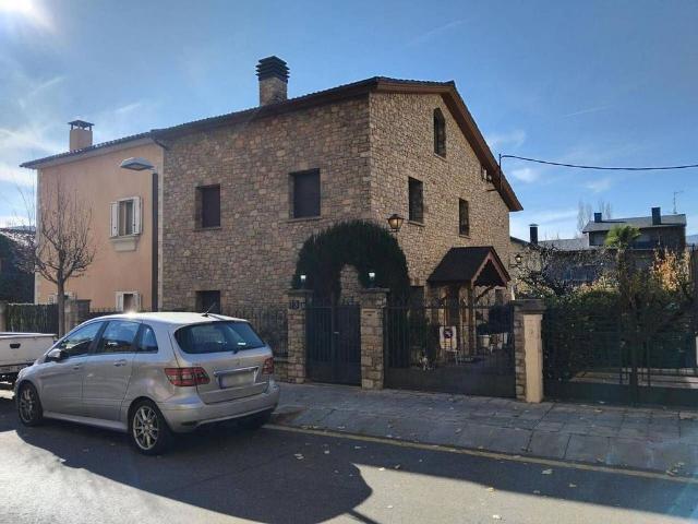 Casa en venta en paseo Del Parc, Seu d´Urgell, la, de 221 m² 4 habitaciones por 620.000