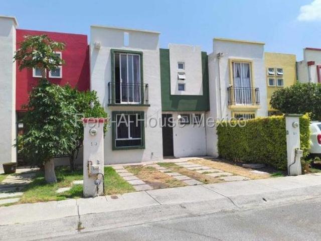 Casa en venta en Paseos del Pedregal con alberca RAH3274