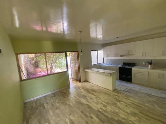 Casa en venta en Paseos del Prado, Céntrica, Ideal para vivir o para negocio