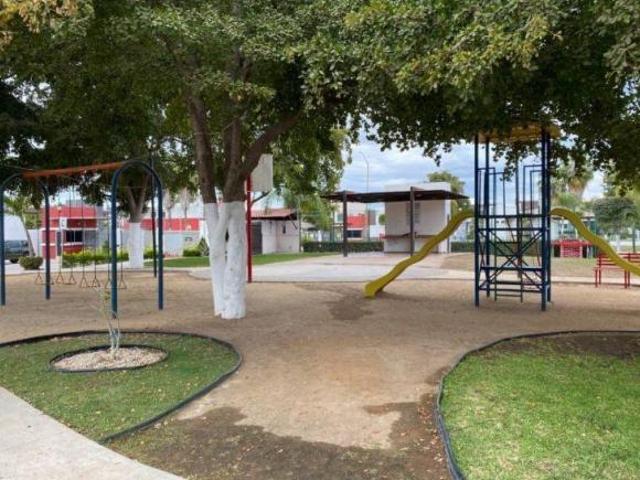 CASA EN VENTA EN PASEOS DEL REY