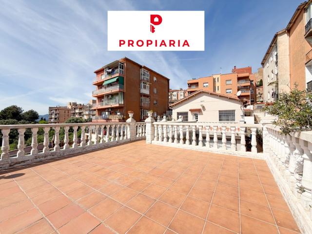 Casa en venta en Papiol El. ESPECTACULAR CASA EN EL CENTRO CON JARDÍN. Casas Papiol.