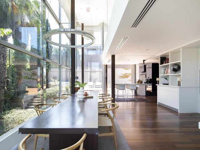Casa en venta en Papiol El. Propiedad Luminosa y moderna situada a solo 20 minutos del centro de Barcelona. Casas Papiol.