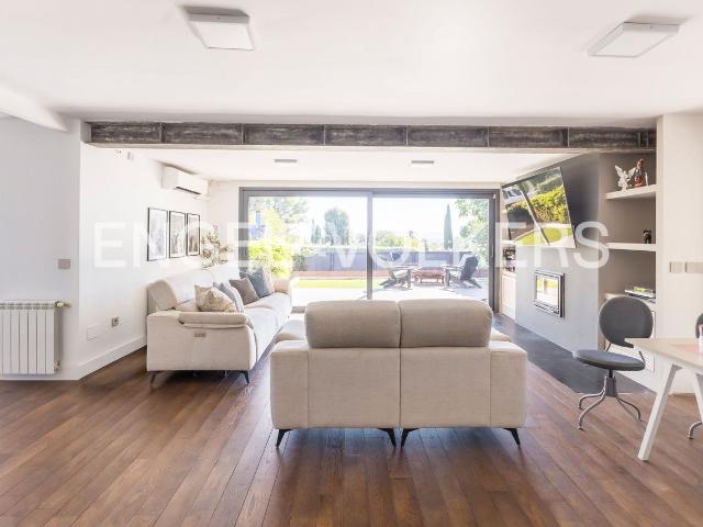 Casa en venta en Paracuellos de Jarama, Berrocales de Jarama. Chalet Independiente Vanguardista en Los Berrocales del Jarama. Casas Paracuellos de.