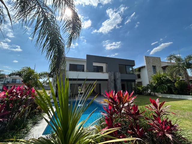 Casa en venta en Paraíso Country Club, Cuernavaca Campo de Golf