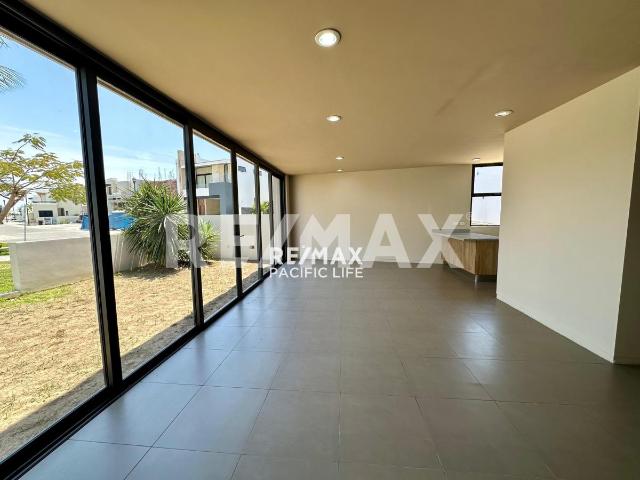 CASA EN VENTA EN PARAISO MARINA