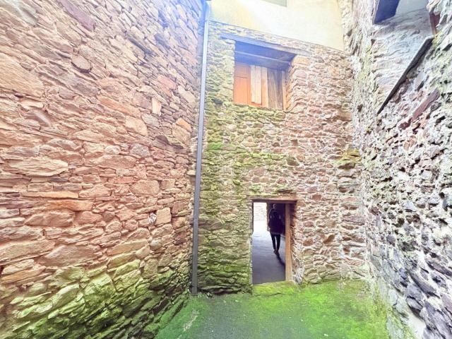 Casa en venta en Páramo del Sil. Encantadora Casa de Piedra en el Corazón del Norte de España. Casas Páramo del.