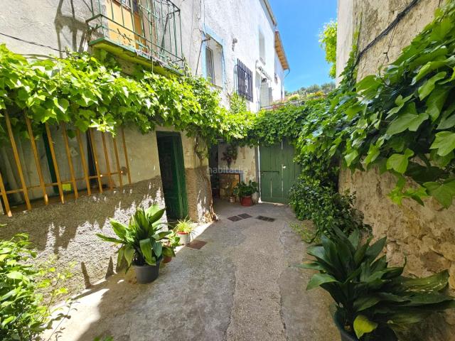 Casa en venta en Pareja. NECESITA MEJORAS. Casas.