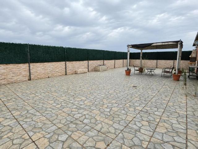 Casa en venta en Parla, Centro. CASALIA presenta: Edificio Coliving en Rentabilidad 5 Hab. Premium junto a Renfe Parla. Casas.