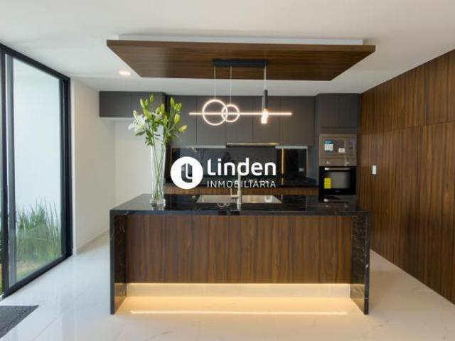 CASA EN VENTA EN PARQUE ALVEA, ZONA LOMAS DE ANGELÓPOLIS, PUEBLA