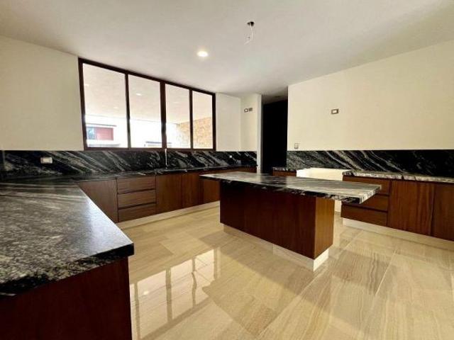 CASA EN VENTA EN PARQUE NATURA, CON PISCINA DE 4 HABITACIONES