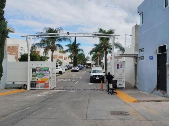 Casa en venta en PARQUES DE LAS AZALEAS, Santa Ana Tepetitlán