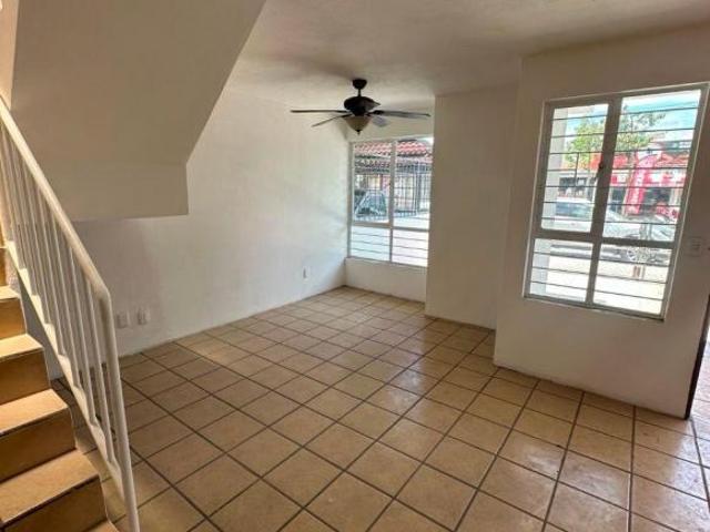 CASA EN VENTA EN PARQUES DE SANTA CRUZ DEL VALLE, TLAQUEPAQUE!
