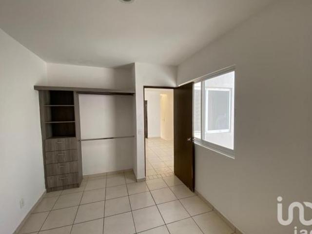 Casa en Venta en Parques de Tesistán con Recaamara en PB, Zapopan, Jalisco