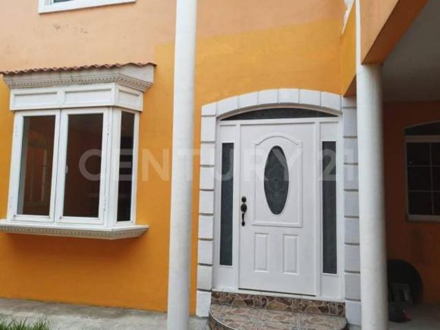 Casa en Venta en Parques Nacionales, Toluca, Edo. México