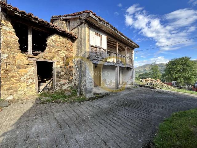 Casa en venta en Parres. Casa para reformar con vistas a la montaña. Casas.