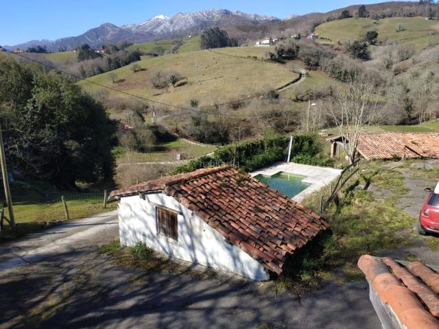 Casa en venta en Parres. Casas.