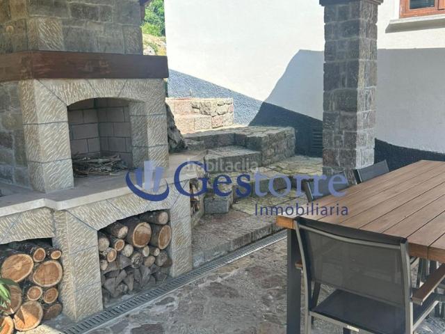 Casa en venta en Parres. En el hermoso entorno de Parres se presenta una oportunidad única una encantadora casa independiente que busca nuevos propietarios. Casas.