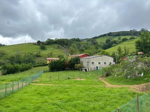 Casa en venta en Parres. FINCA EDIFICABLE CON CUADRA CERCA DE ARRIONDAS. Casas.